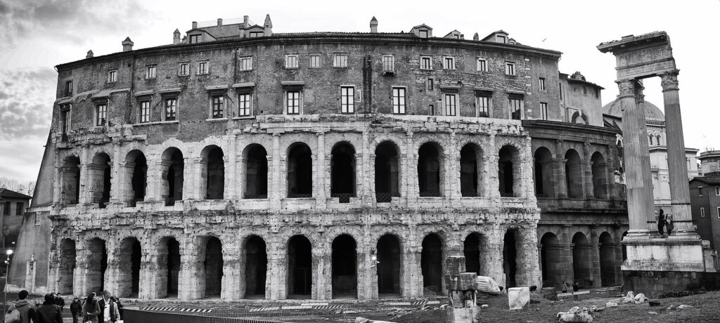 Scopri come la nostra Agenzia Affitti Brevi vicino al Teatro di Marcello può massimizzare la redditività del tuo immobile con servizi completi.