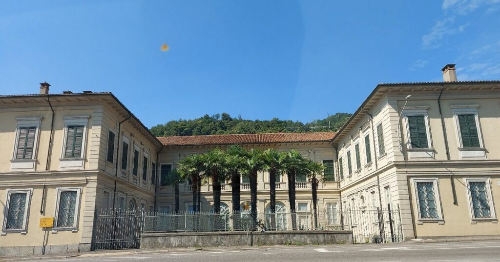 Scopri come Honey Bnb, l'agenzia specializzata in affitti brevi vicino a Villa Salazar a Como, può gestire il tuo immobile con servizi su misura dalla A alla Z.