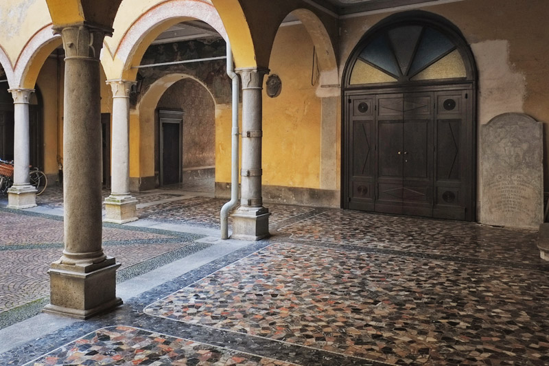 "Agenzia Affitti Brevi vicino a Palazzo Albricci a Como: scopri i nostri servizi di gestione completa per massimizzare i guadagni del tuo immobile."