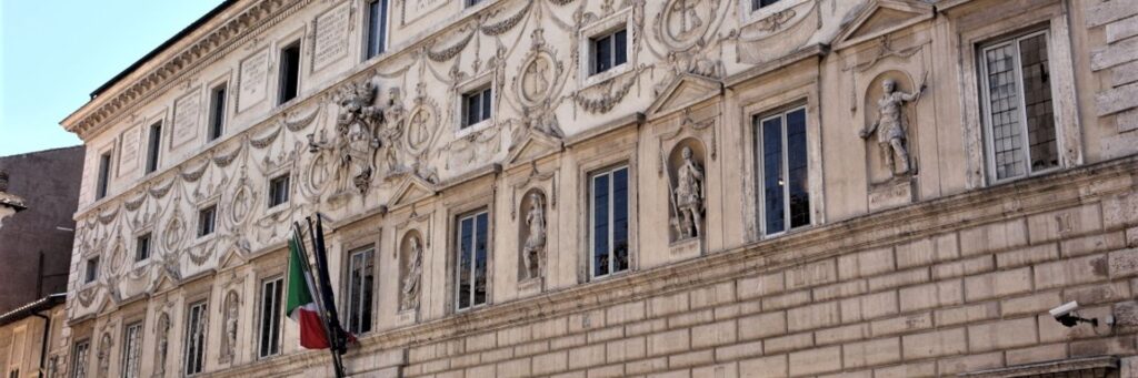 Scopri come la nostra agenzia affitti brevi vicino a Palazzo Spada può gestire il tuo immobile con servizi completi su Airbnb, Booking e altre piattaforme.