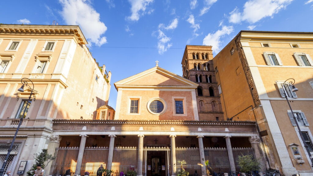 Scopri come la nostra Agenzia Affitti Brevi vicino alla Basilica di San Lorenzo in Lucina può gestire il tuo immobile con servizi dalla A alla Z per massimizzare i tuoi profitti.