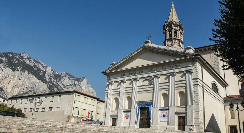 Scopri Agenzia Affitti Brevi vicino alla Basilica di San Nicolò a Como, la soluzione ideale per gestire il tuo immobile con servizi completi e personalizzati.