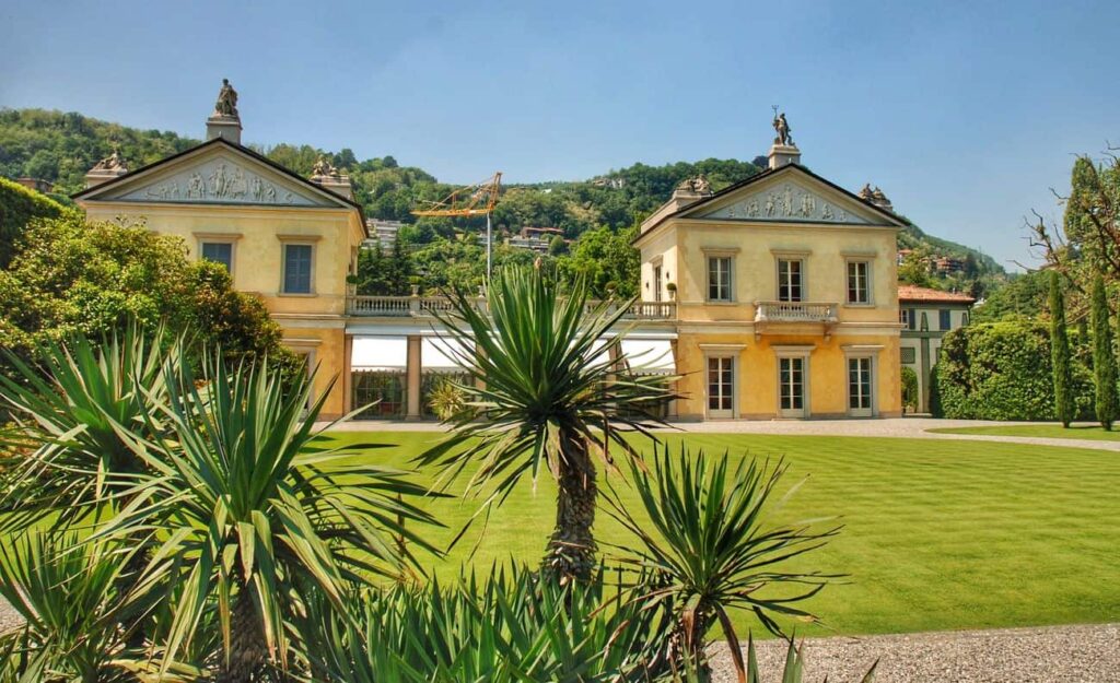 Scopri la nostra Agenzia Affitti Brevi vicino a Villa Mondolfo a Como per una gestione immobiliare completa e senza preoccupazioni.