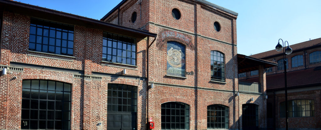 Scopri come la nostra Agenzia Affitti Brevi vicino alla Fabbrica del Vapore di Milano può gestire il tuo appartamento con servizi completi dalla A alla Z.