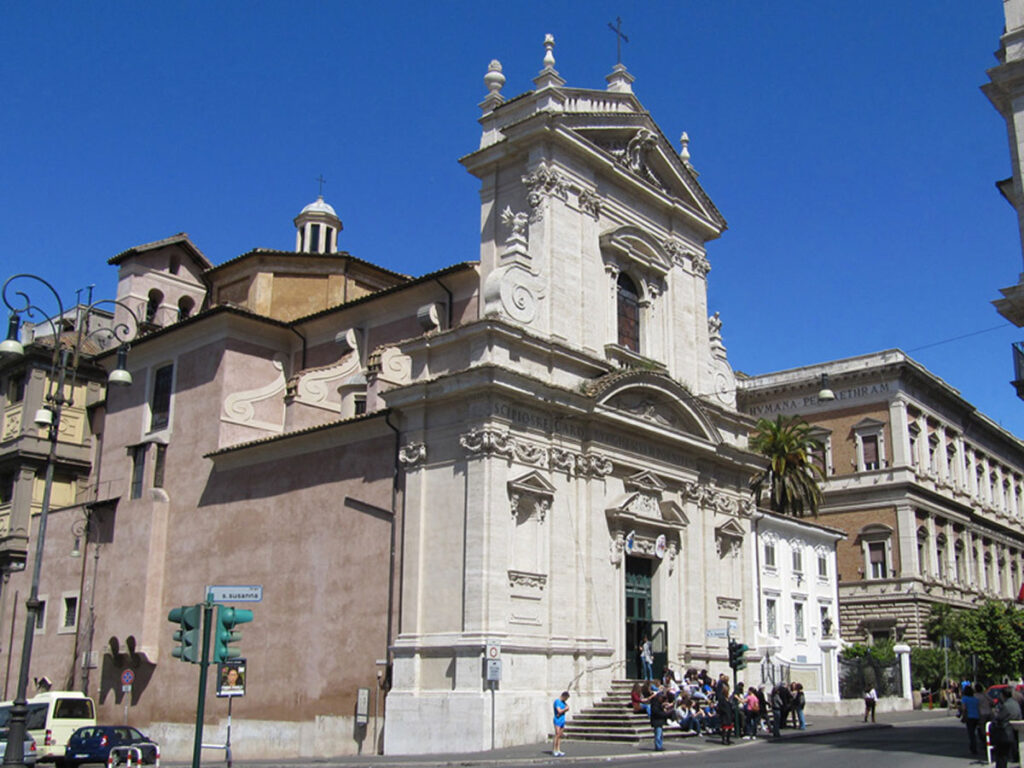 Scopri come la nostra agenzia affitti brevi vicino a Chiesa Santa Maria della Vittoria può gestire il tuo immobile con servizi dalla A alla Z, massimizzando il tuo investimento.