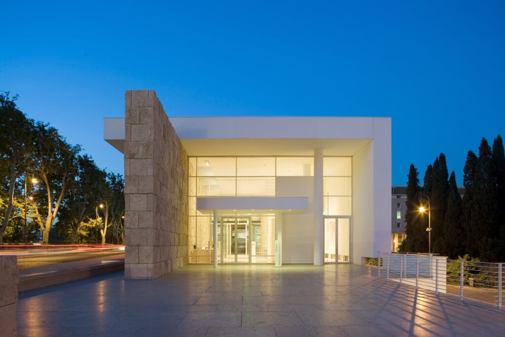 Scopri come la nostra Agenzia Affitti Brevi vicino a Ara Pacis Augustae può massimizzare il tuo investimento con servizi completi e personalizzati.