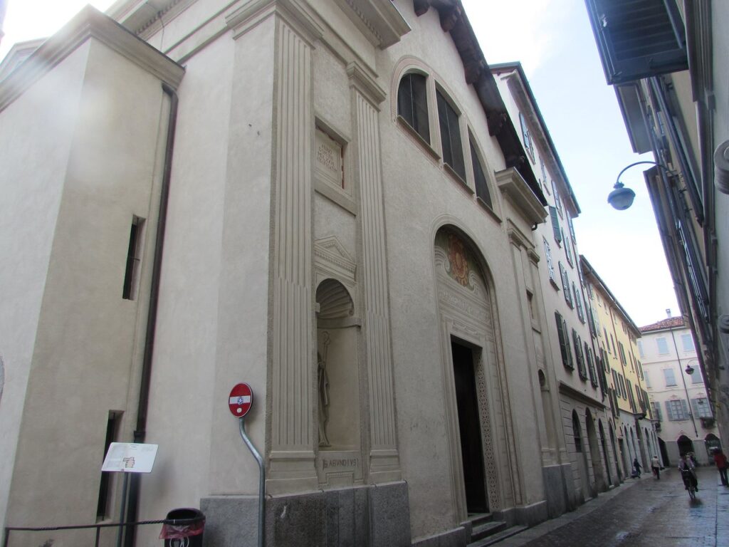 Scopri la nostra Agenzia Affitti Brevi vicino alla Chiesa del Gesù di Como e massimizza i guadagni del tuo immobile con un servizio dalla A alla Z.