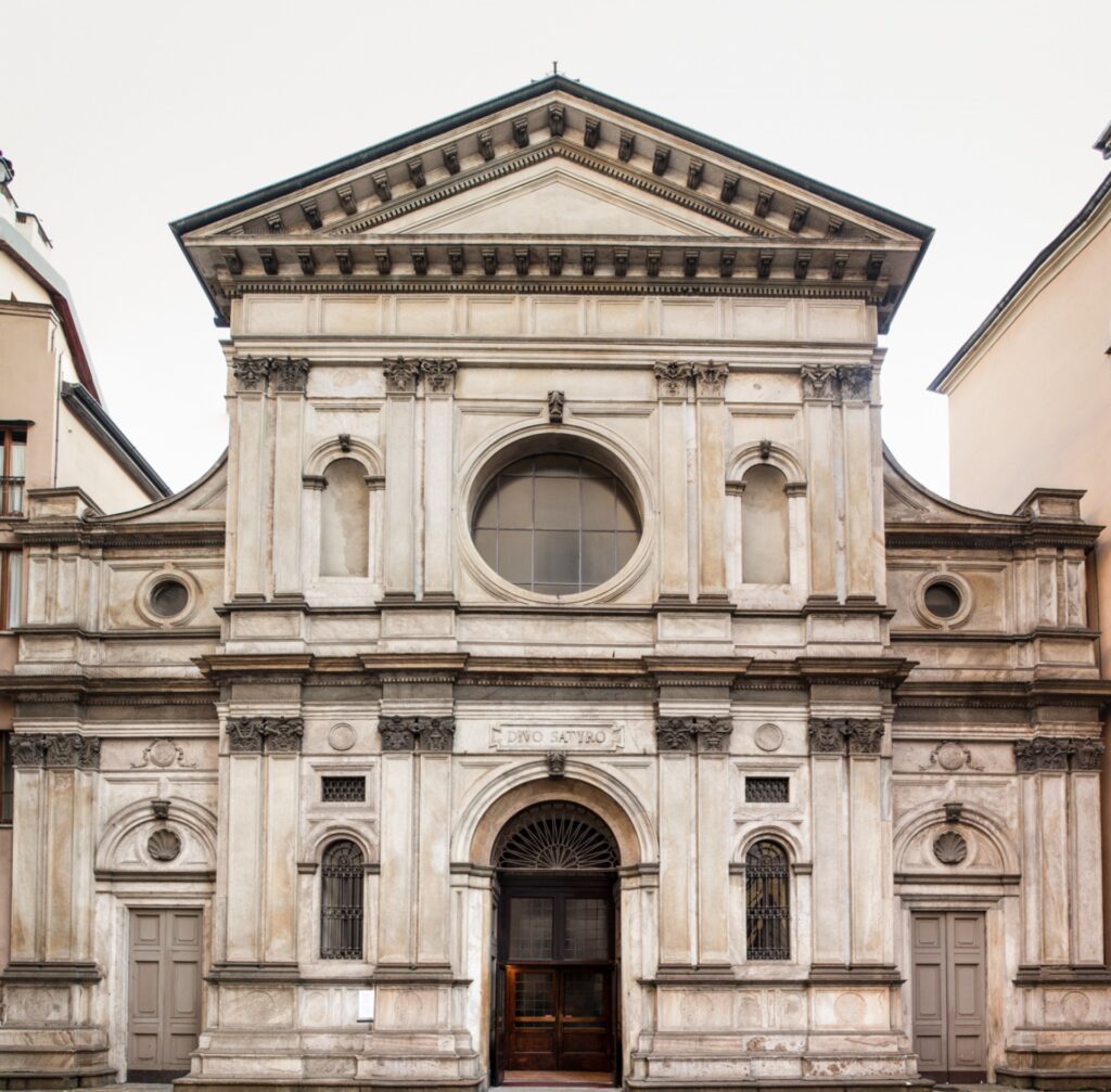 Scopri come la nostra Agenzia Affitti Brevi vicino a Chiesa di Santa Maria presso San Satiro a Milano può gestire il tuo immobile con servizi completi e professionali.