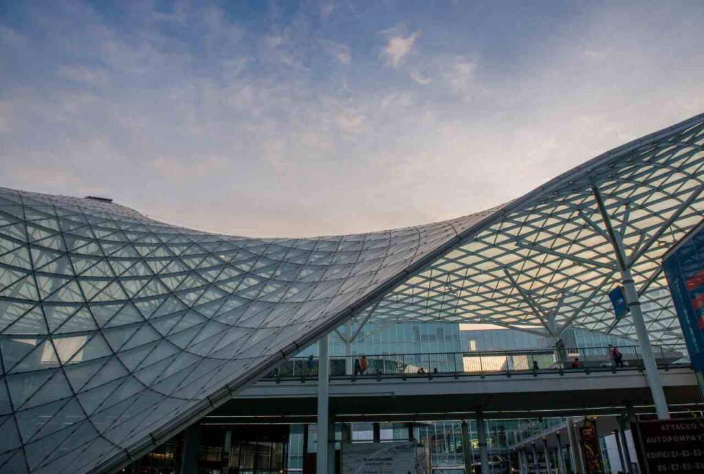 Scopri come la nostra agenzia di affitti brevi vicino a Rho Fiera a Milano può gestire il tuo immobile con servizi dalla A alla Z, garantendo redditività e tranquillità.