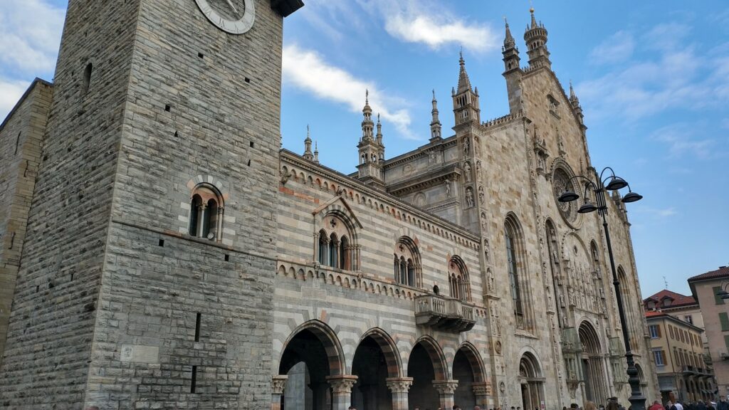 Scopri come l'Agenzia Affitti Brevi vicino al broletto di Como può gestire il tuo immobile con servizi dalla A alla Z per massimizzare i guadagni.