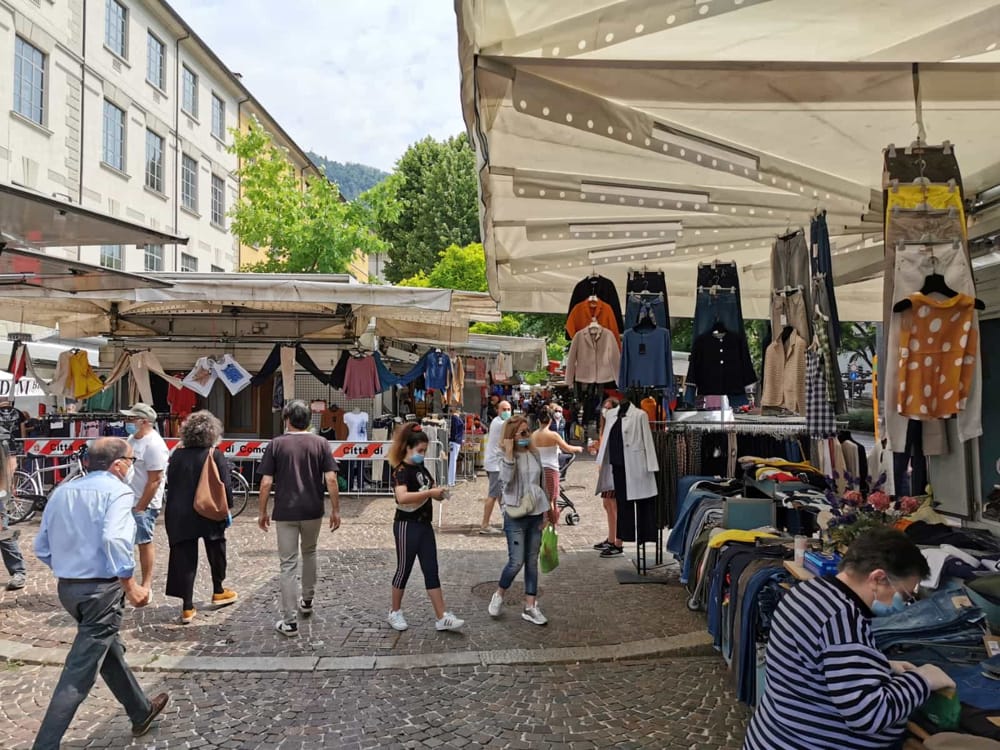 Scopri come la nostra Agenzia Affitti Brevi vicino al mercato di Como può gestire il tuo immobile con servizi dalla A alla Z per massimizzare i guadagni.