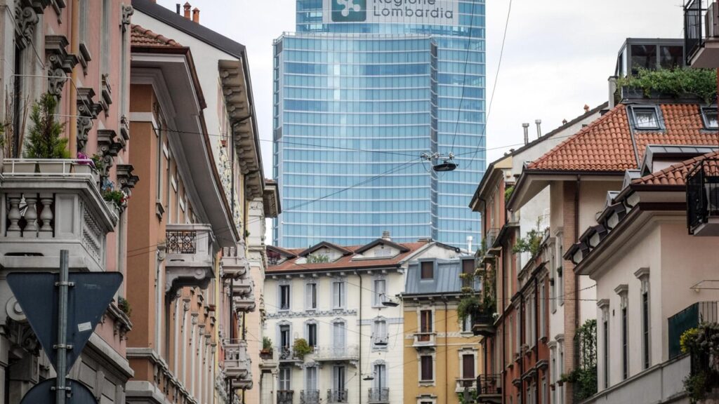 Scopri come la nostra agenzia di affitti brevi vicino al quartiere Isola a Milano può gestire il tuo immobile con servizi completi e personalizzati.