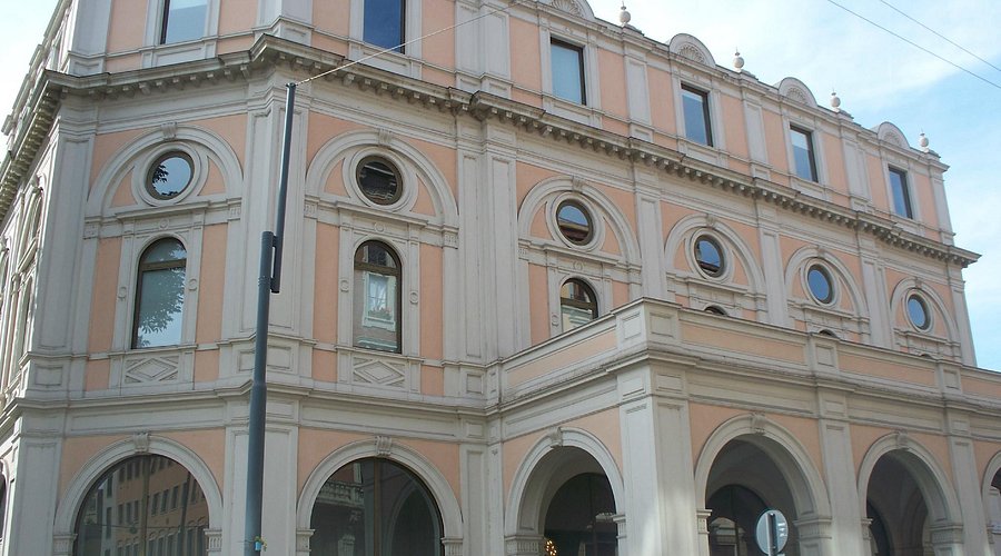 Scopri come un'agenzia di affitti brevi vicino al teatro dal Verme di Milano può gestire il tuo immobile in modo efficiente, massimizzando i profitti.