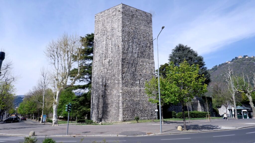 Scopri come la nostra Agenzia Affitti Brevi vicino a torre gattoni a Como può gestire la tua proprietà con servizi completi e massimizzare il tuo reddito.